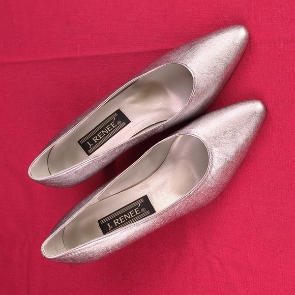 J.Renee Shoes - Vintage J. Reneé Silver Pumps